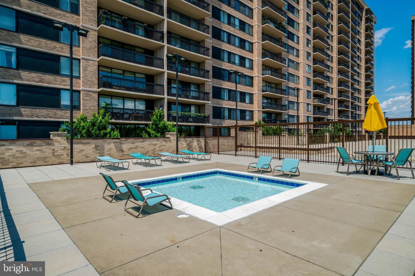 3709 S George Mason Dr #1614e Property Photo 22