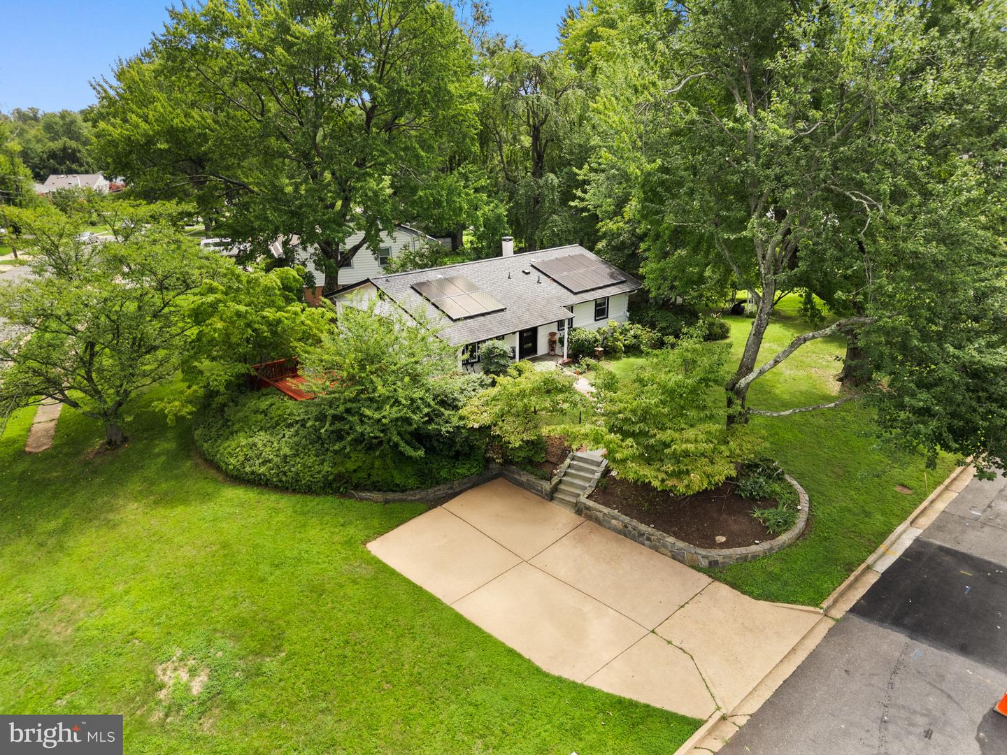 4951 Roslyn Rd Property Photo 2