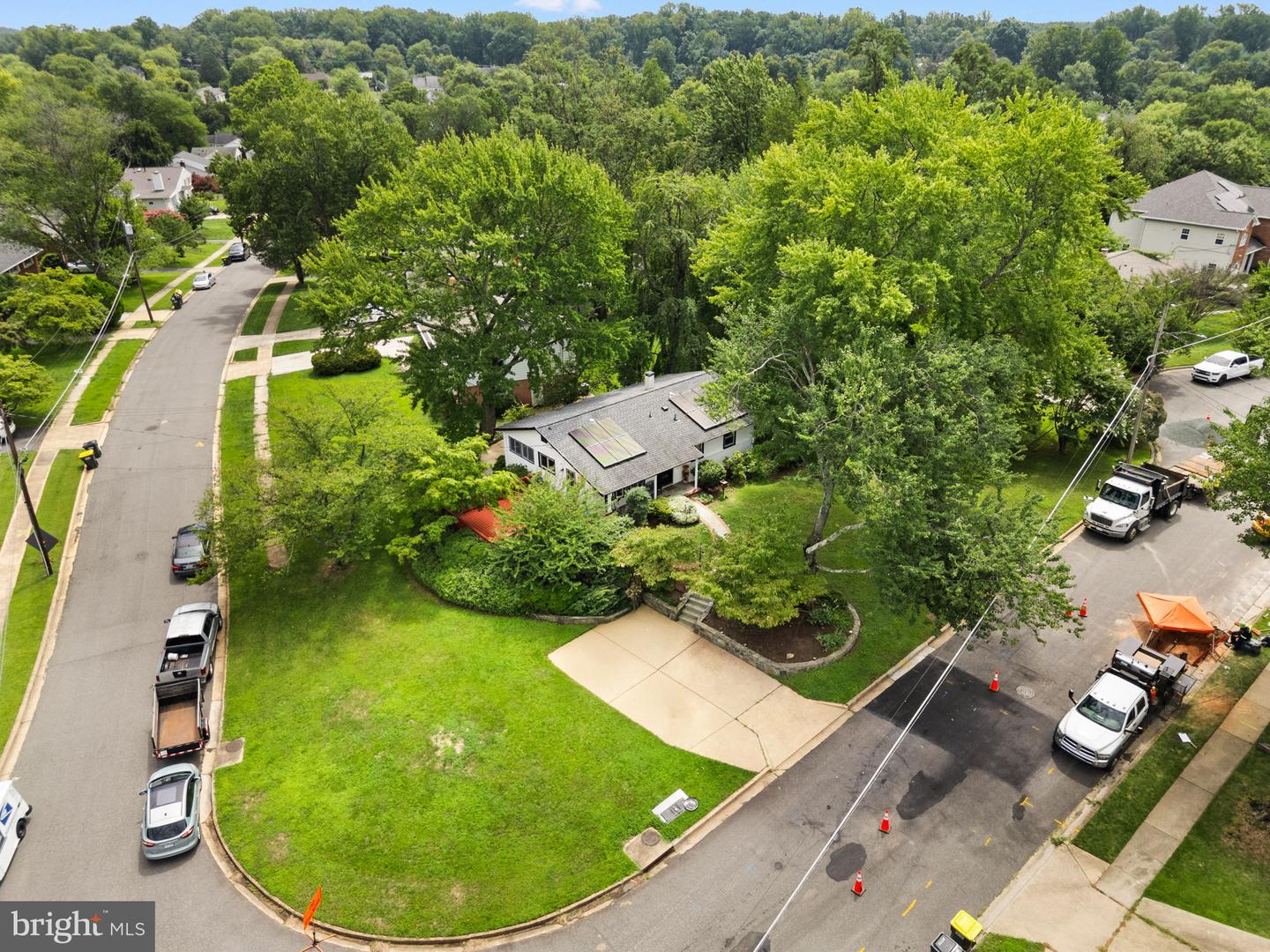 4951 Roslyn Rd Property Photo 4