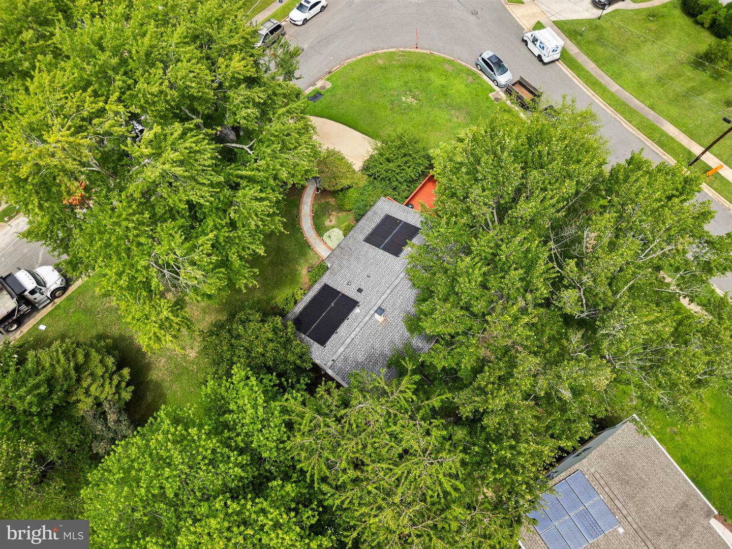 4951 Roslyn Rd Property Photo 6