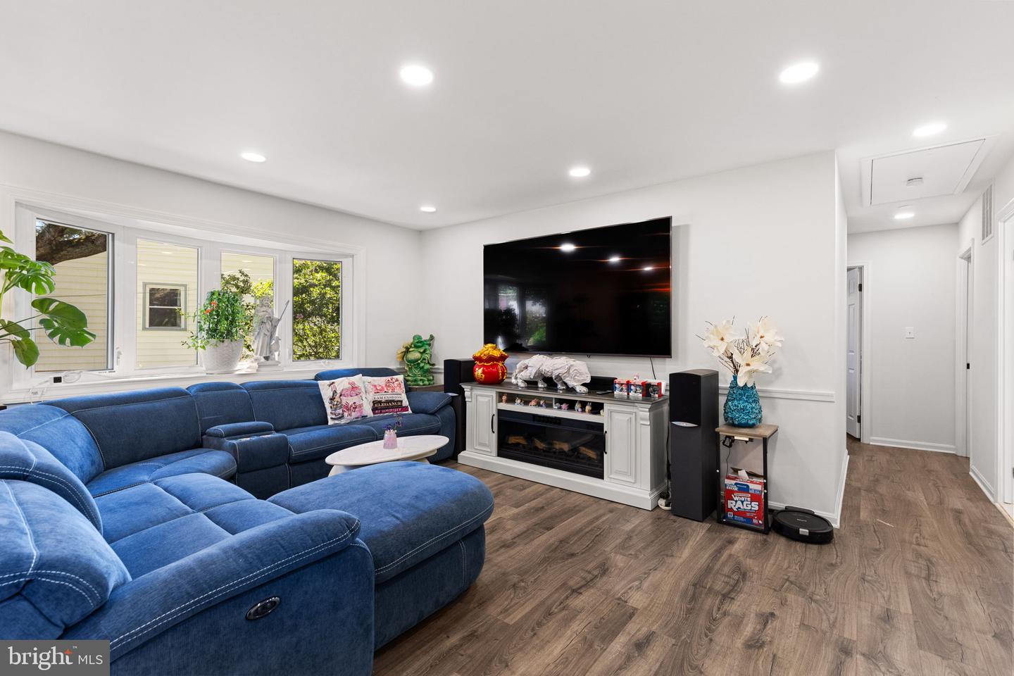 4951 Roslyn Rd Property Photo 18