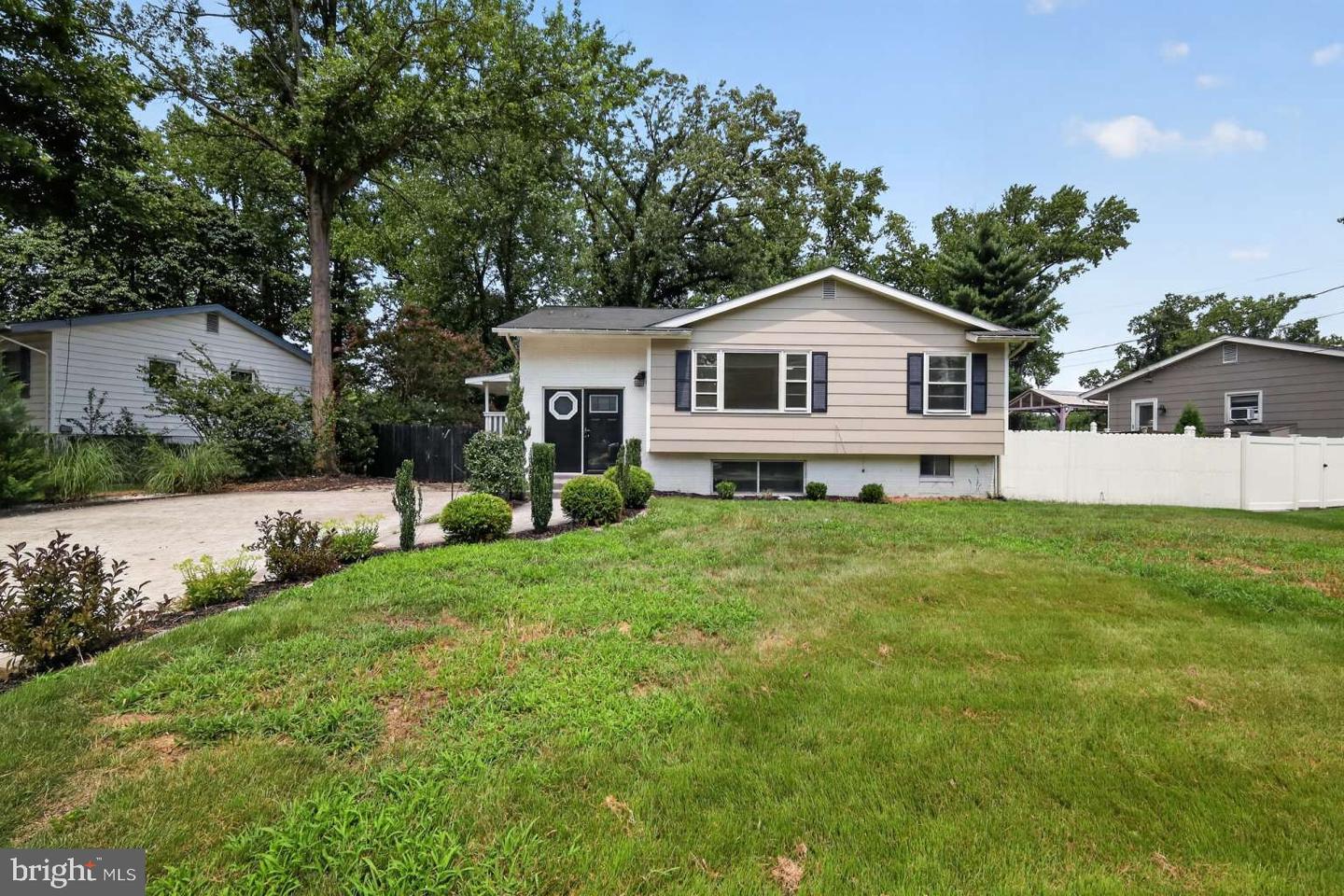 7608 Devries Dr Property Photo 1