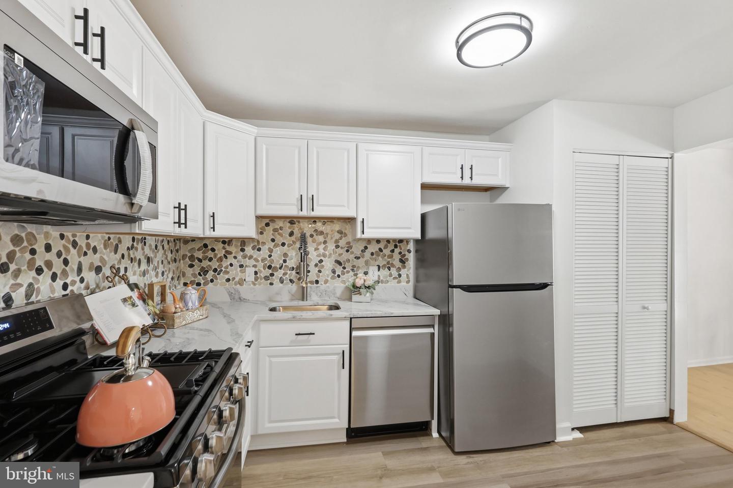 7811 Dassett Ct #204 Property Photo 7