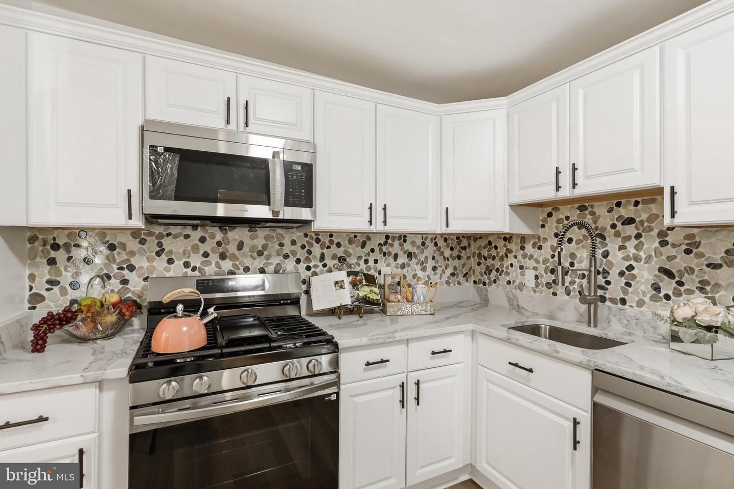 7811 Dassett Ct #204 Property Photo 9