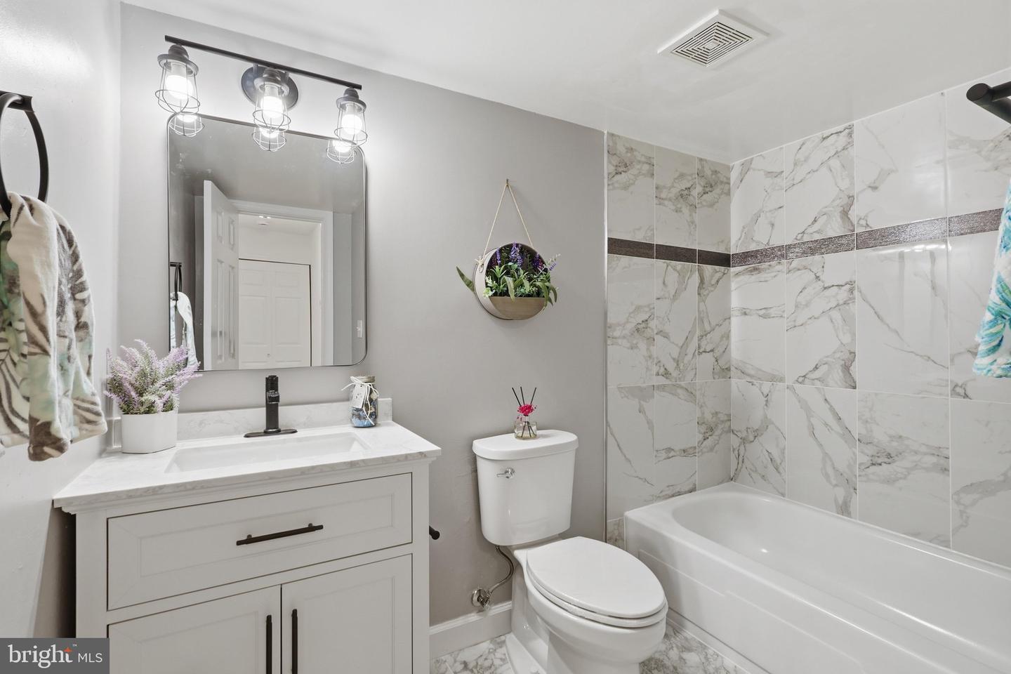 7811 Dassett Ct #204 Property Photo 10