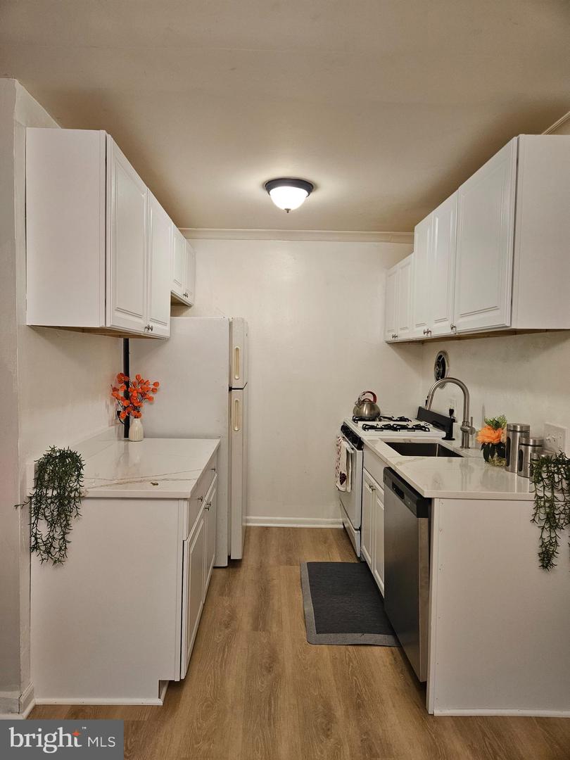 4343 Americana Dr #102 Property Photo 8