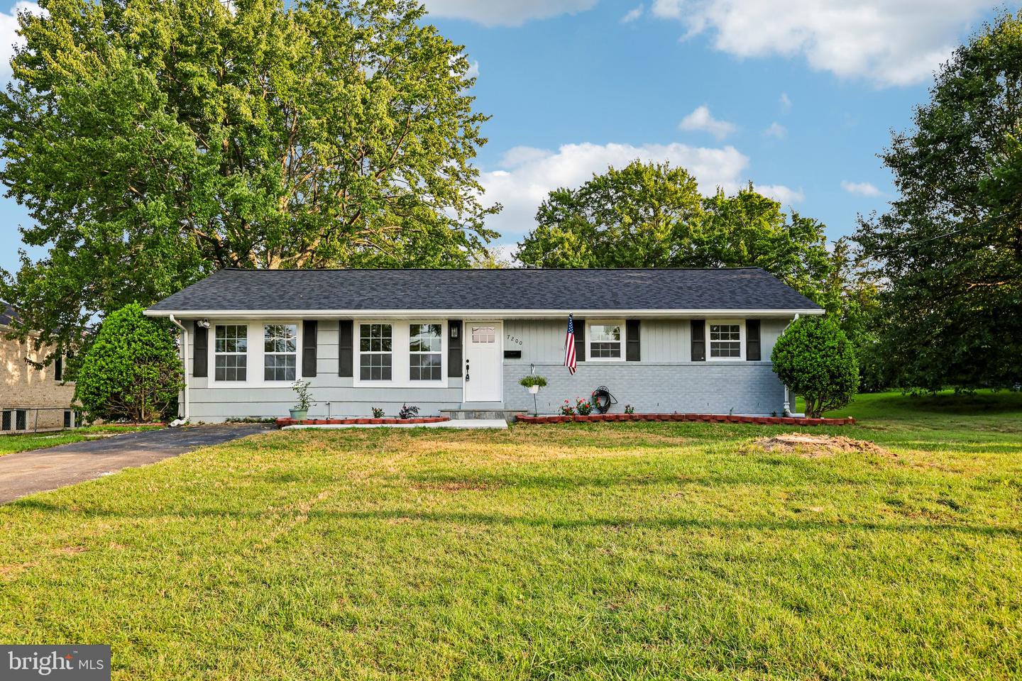 7200 VELLEX LN Property Photo 1
