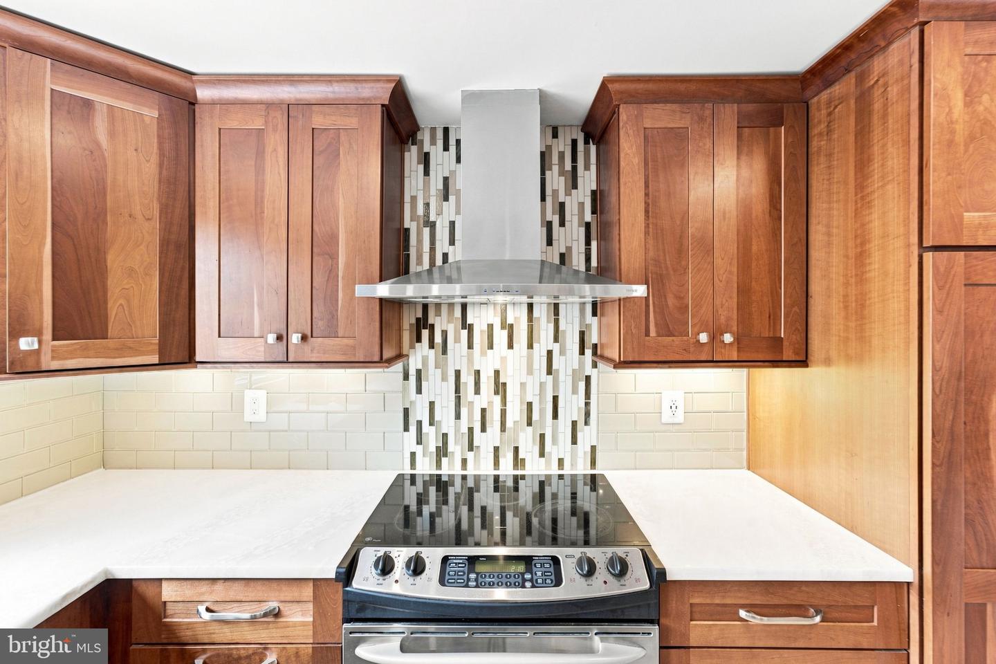 6102 Queens Brigade Ct Property Photo 20