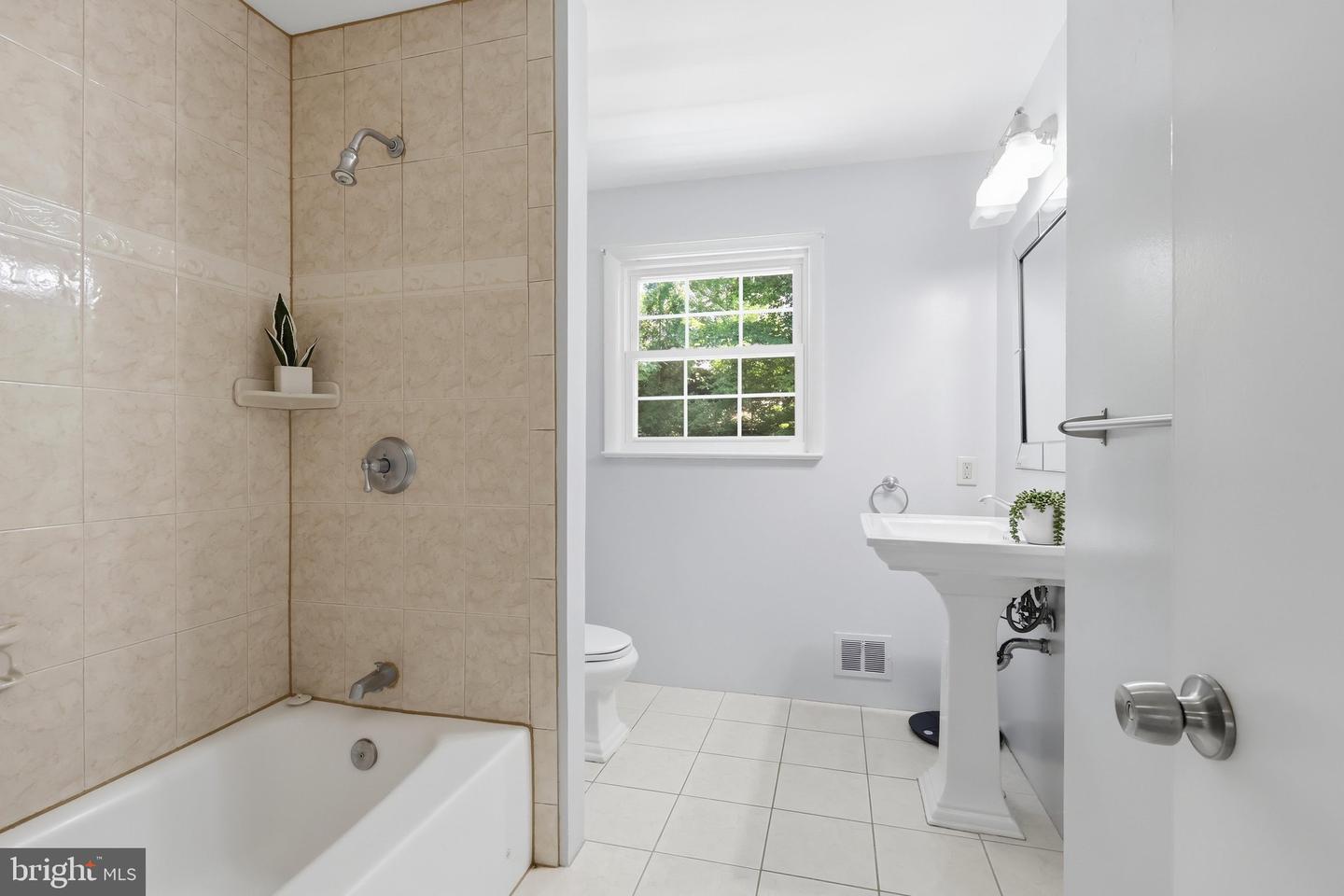 2322 Windsor Rd Property Photo 18