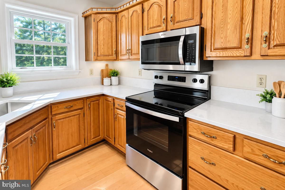 8015 Merry Oaks Ct Property Photo 16