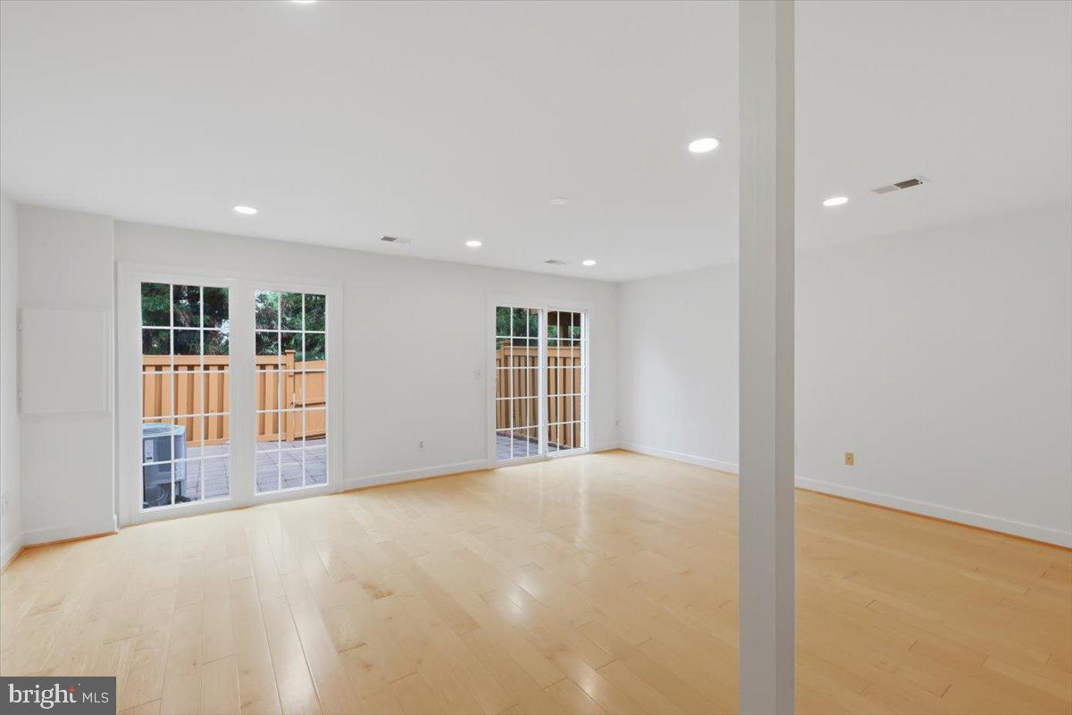 8015 Merry Oaks Ct Property Photo 18
