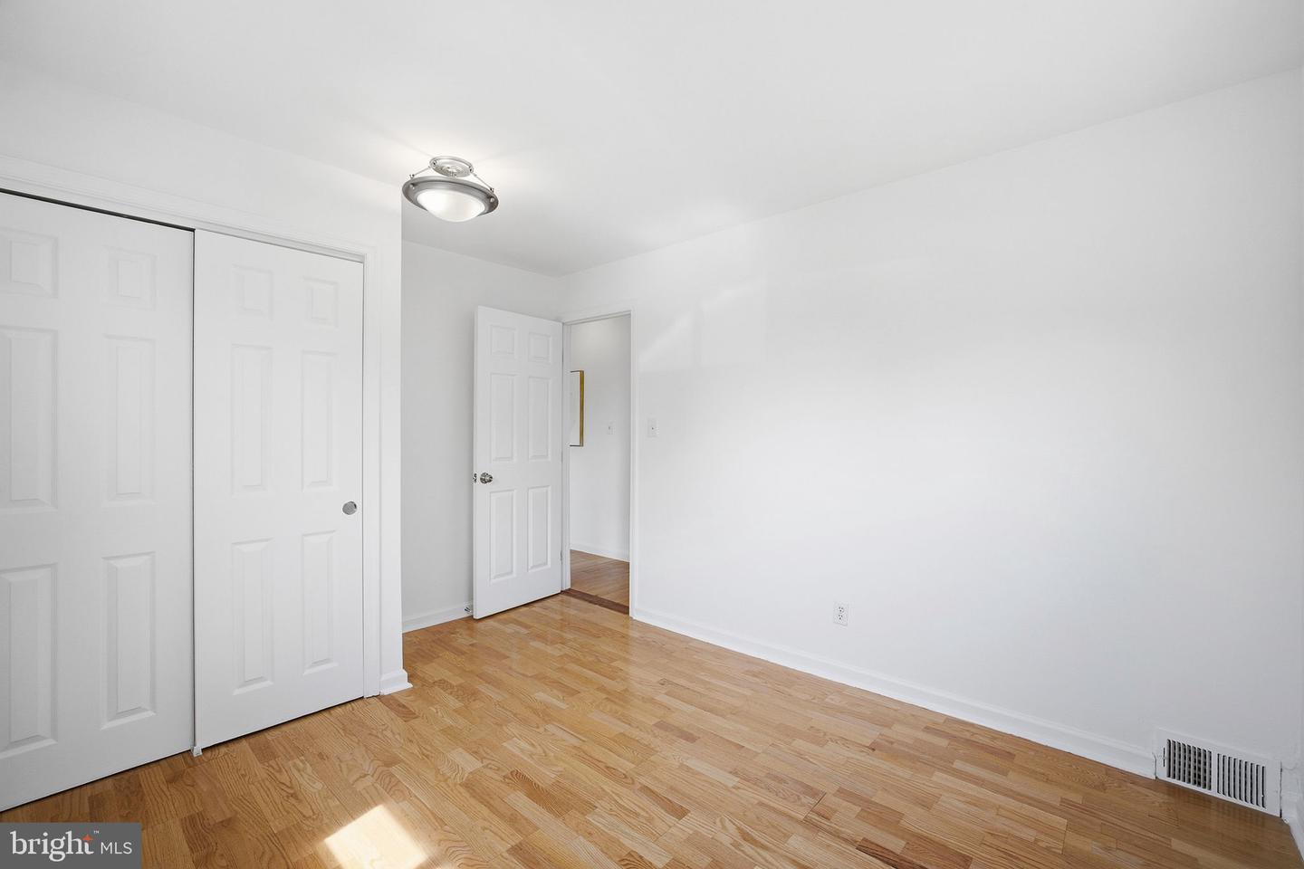 7018 Strathmore St Property Photo 17