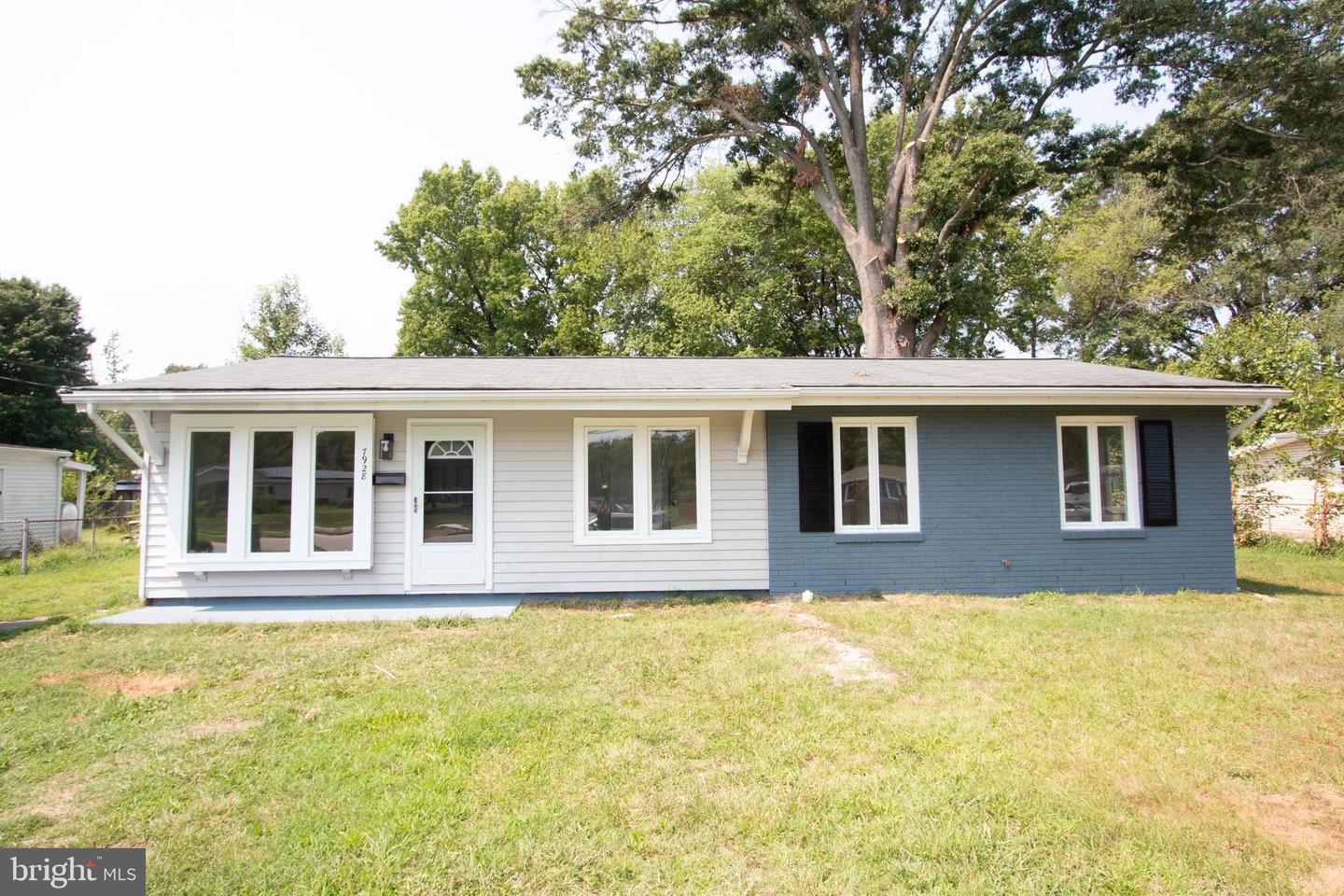 7928 RUSSELL RD Property Photo 1