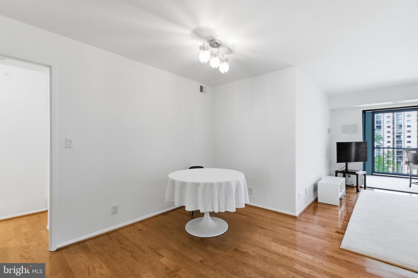 5904 Mount Eagle Dr #817 Property Photo 18