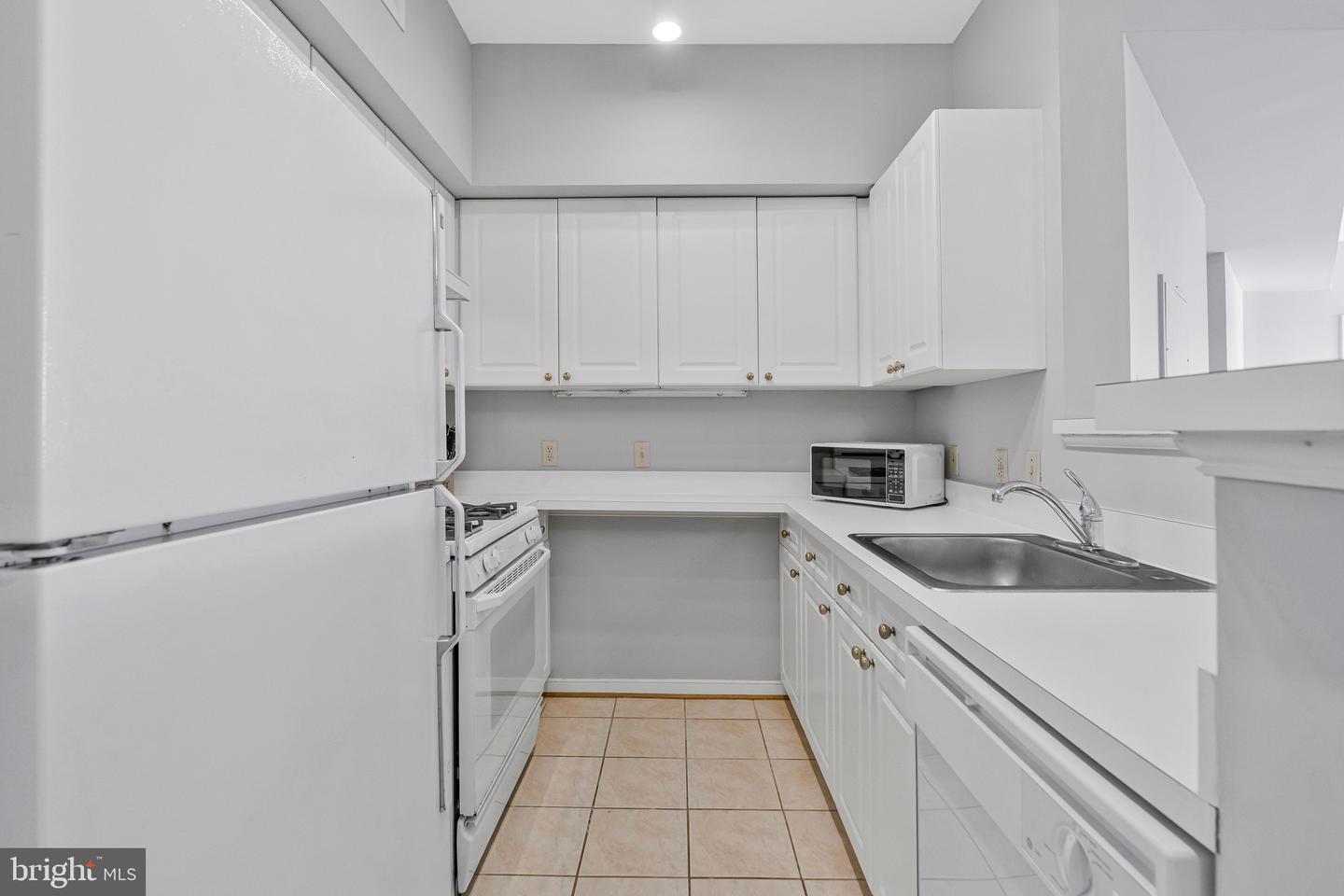 1625 International Dr #321 Property Photo 8