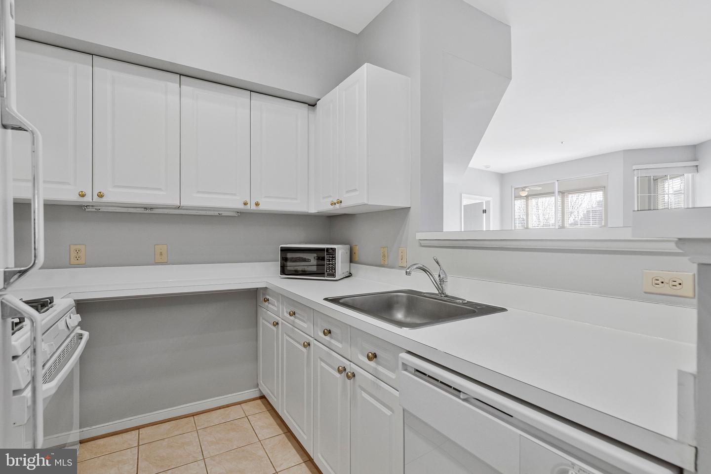 1625 International Dr #321 Property Photo 10