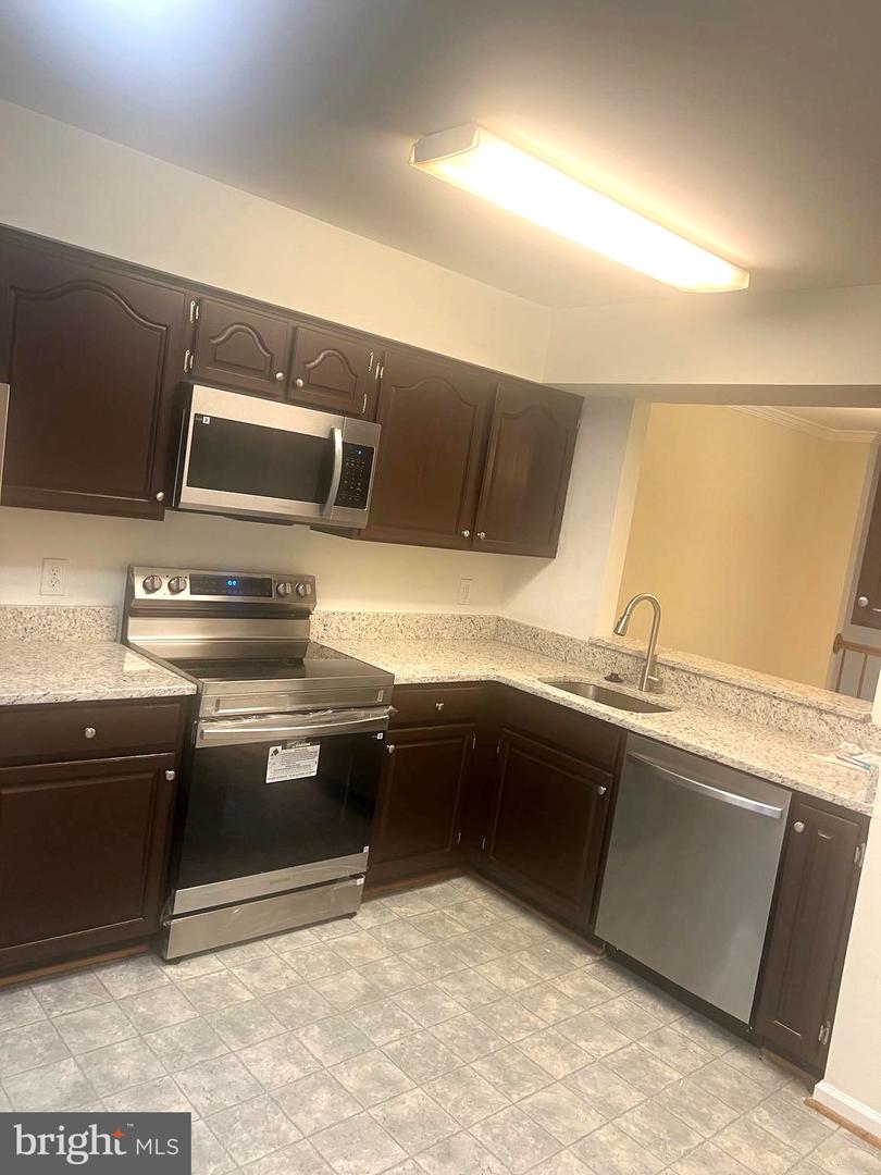 14033 Betsy Ross Ln Property Photo 10