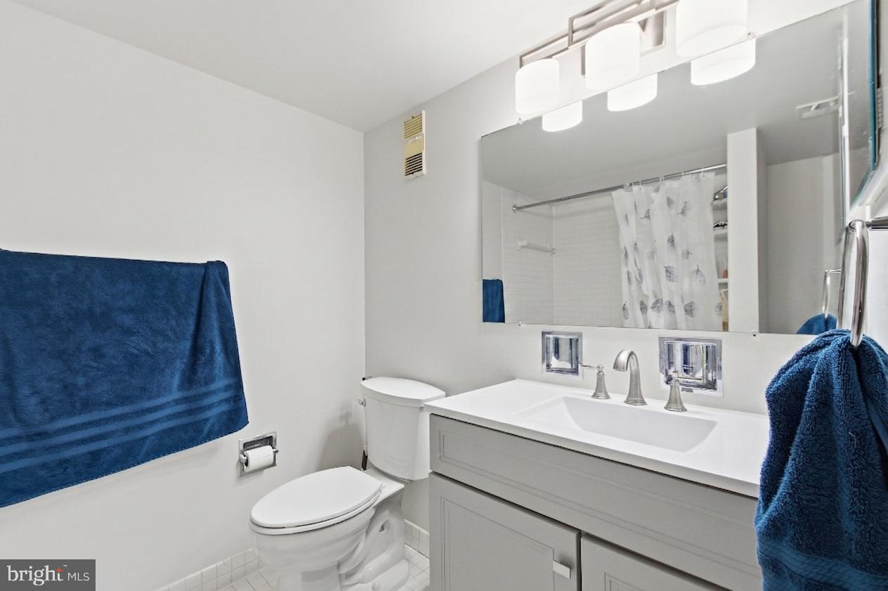3709 South George Mason Dr #1115e Property Photo 22