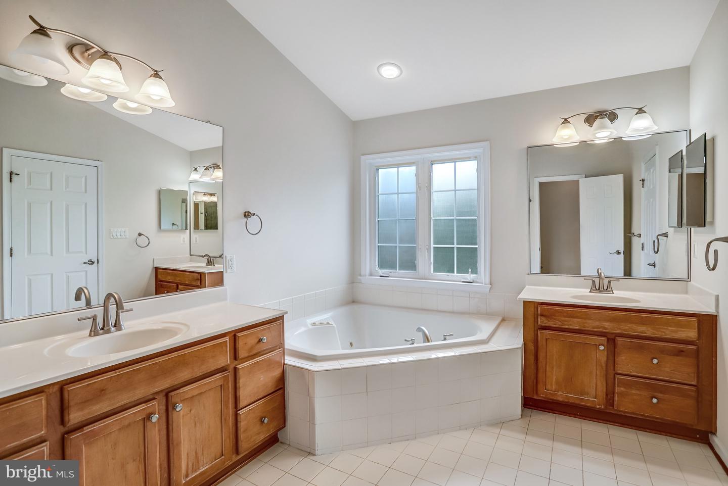 2463 Silk Ct Property Photo 43