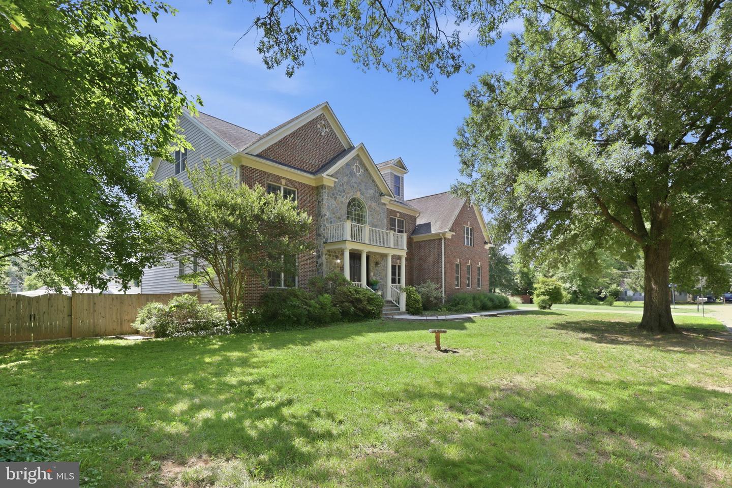 8813 Oak Leaf Dr Property Photo 3
