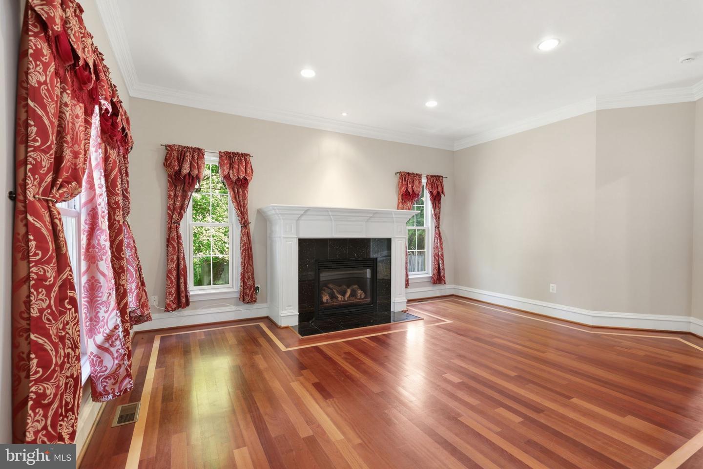 8813 Oak Leaf Dr Property Photo 8