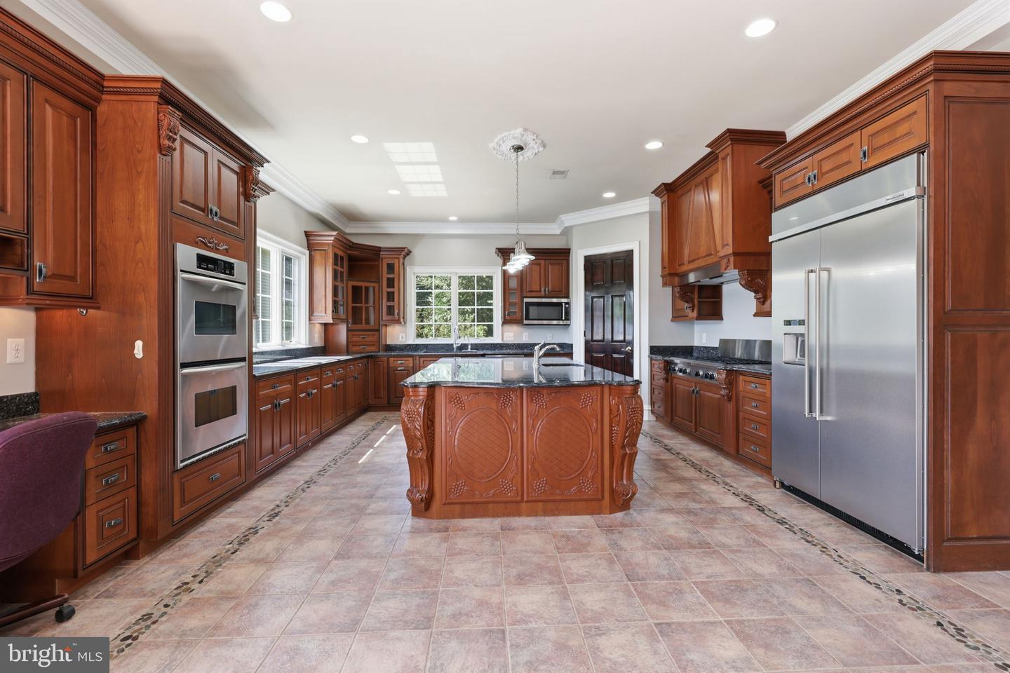 8813 Oak Leaf Dr Property Photo 14