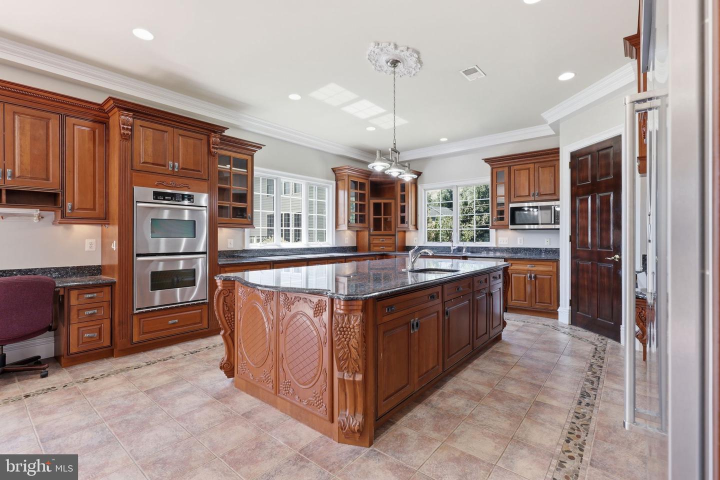 8813 Oak Leaf Dr Property Photo 15