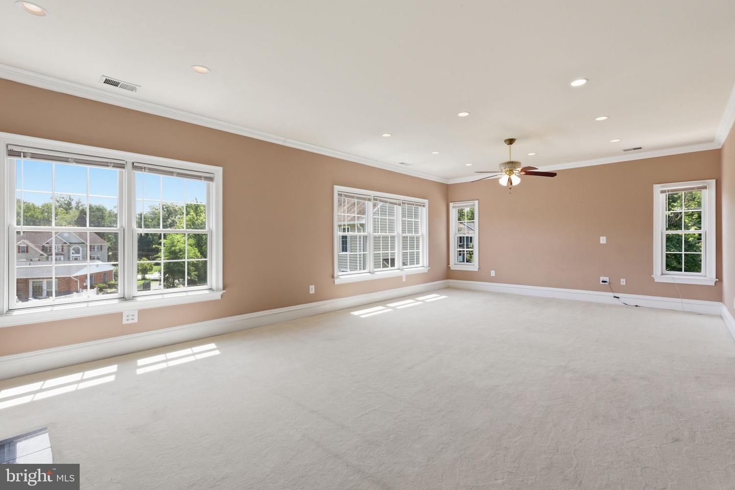 8813 Oak Leaf Dr Property Photo 30