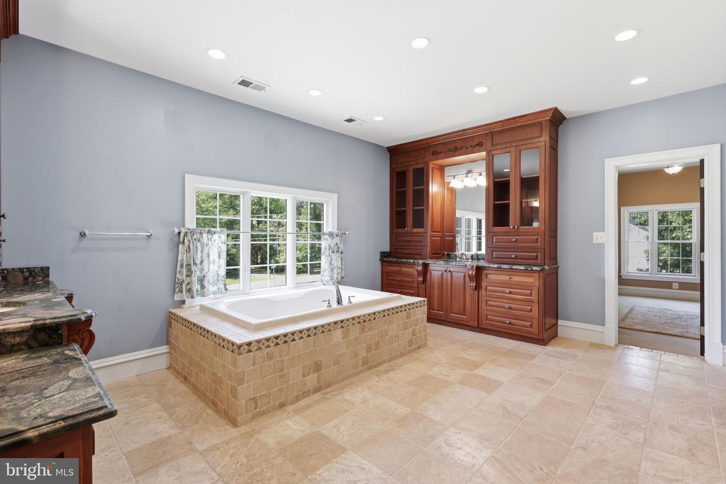 8813 Oak Leaf Dr Property Photo 33