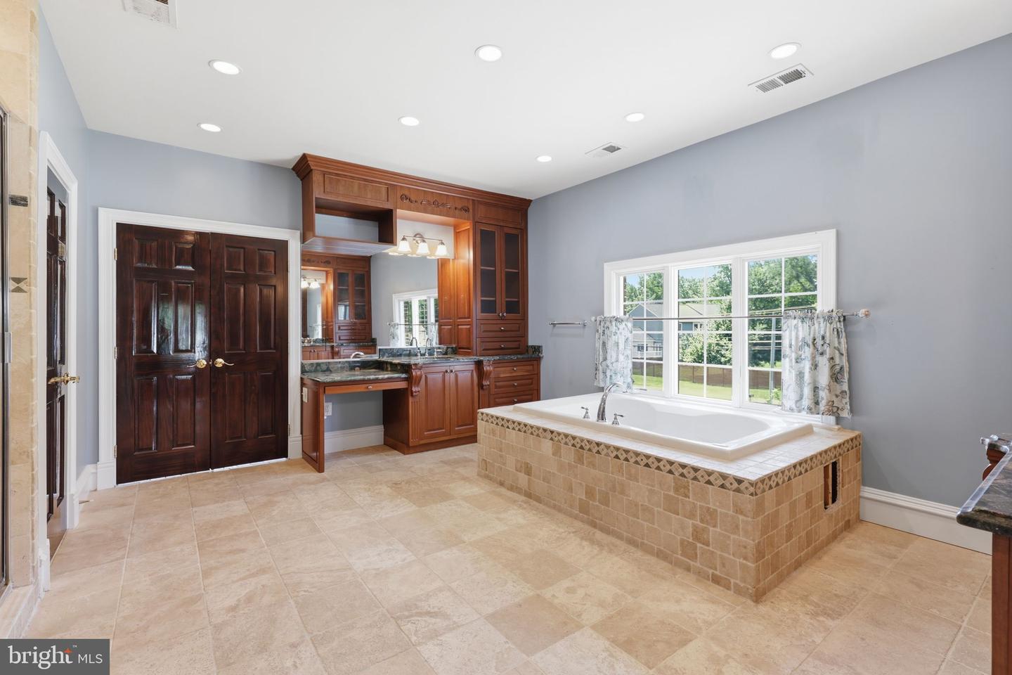 8813 Oak Leaf Dr Property Photo 34