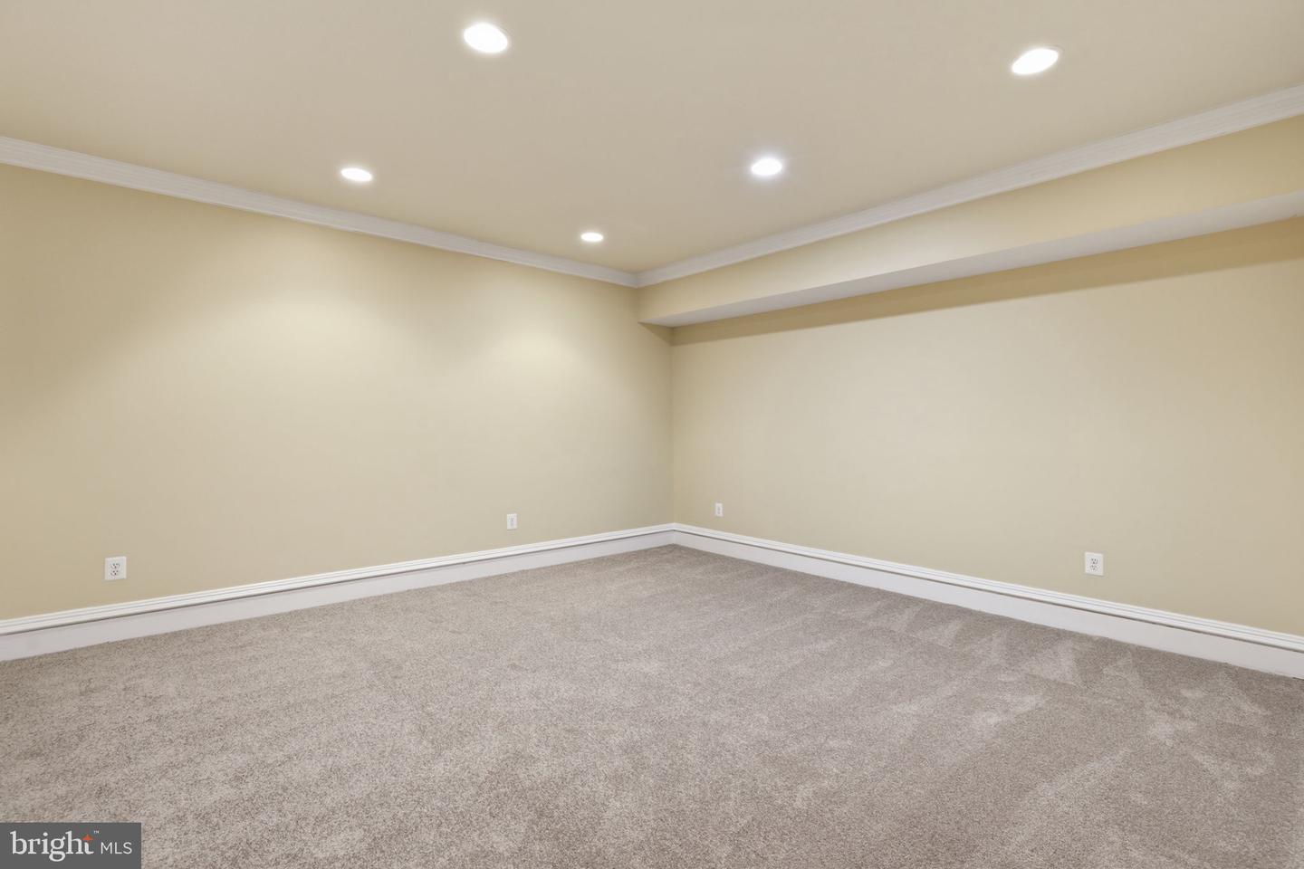 8813 Oak Leaf Dr Property Photo 49