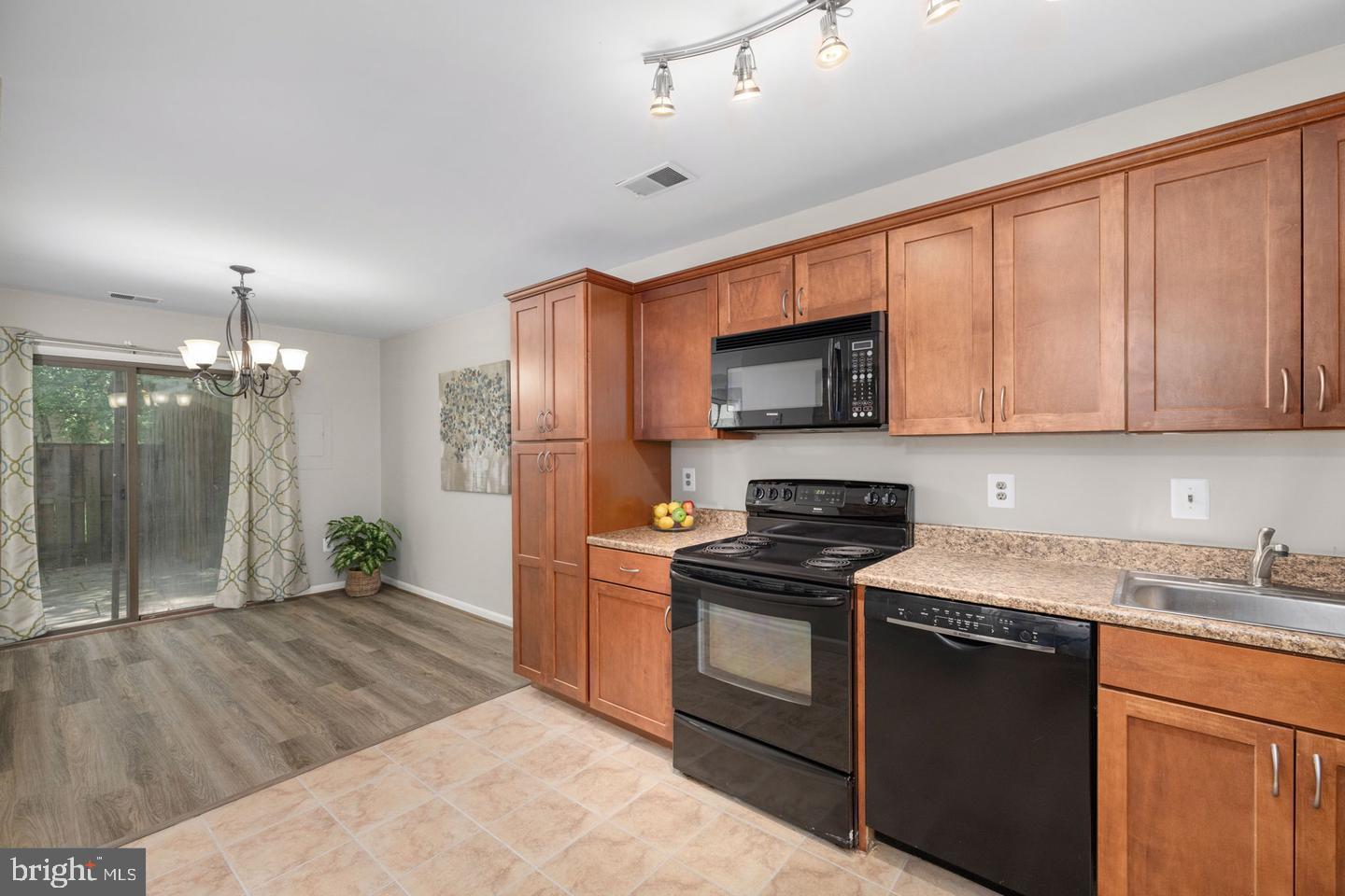 10673 Spring Oak Ct Property Photo 5