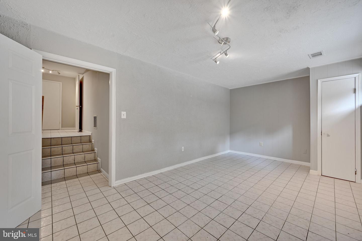 8069 Powderbrook Ln Property Photo 34