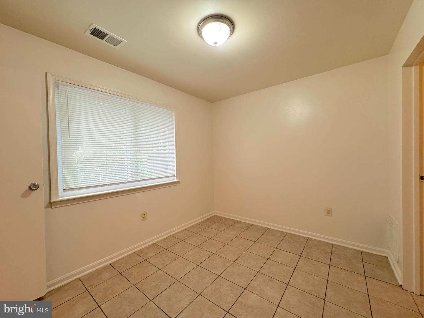 4657 Logsdon Dr Property Photo 4