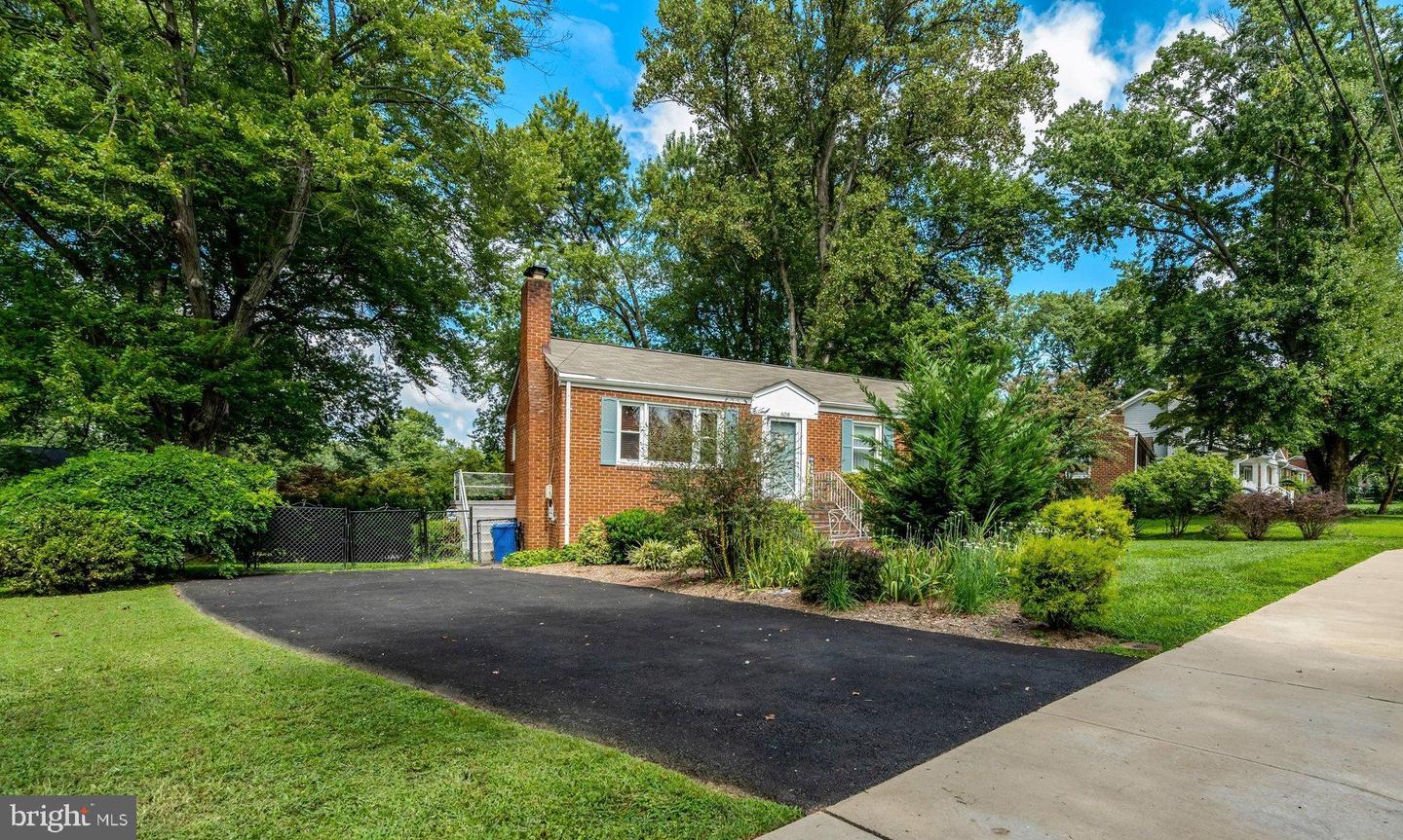 608 Tazewell Rd Nw Property Photo 1
