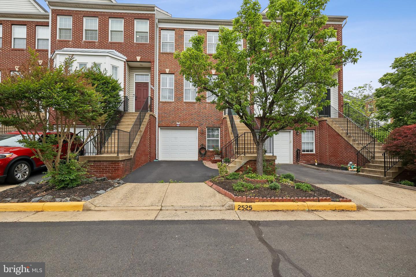 2525 James Madison Cir Property Photo 1