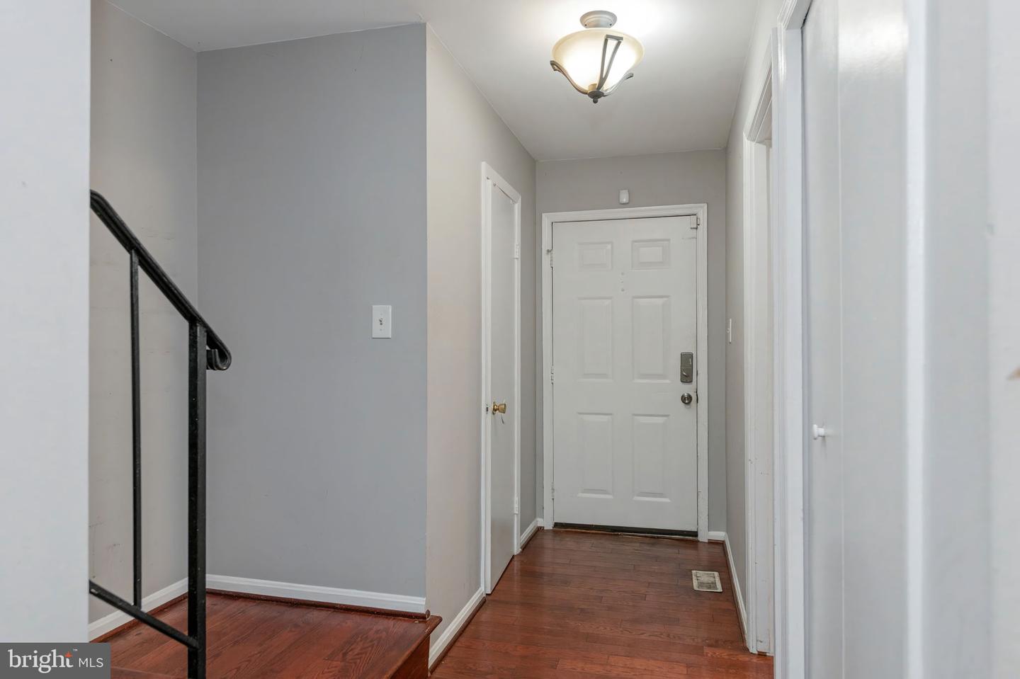 4749 Gainsborough Dr Property Photo 4