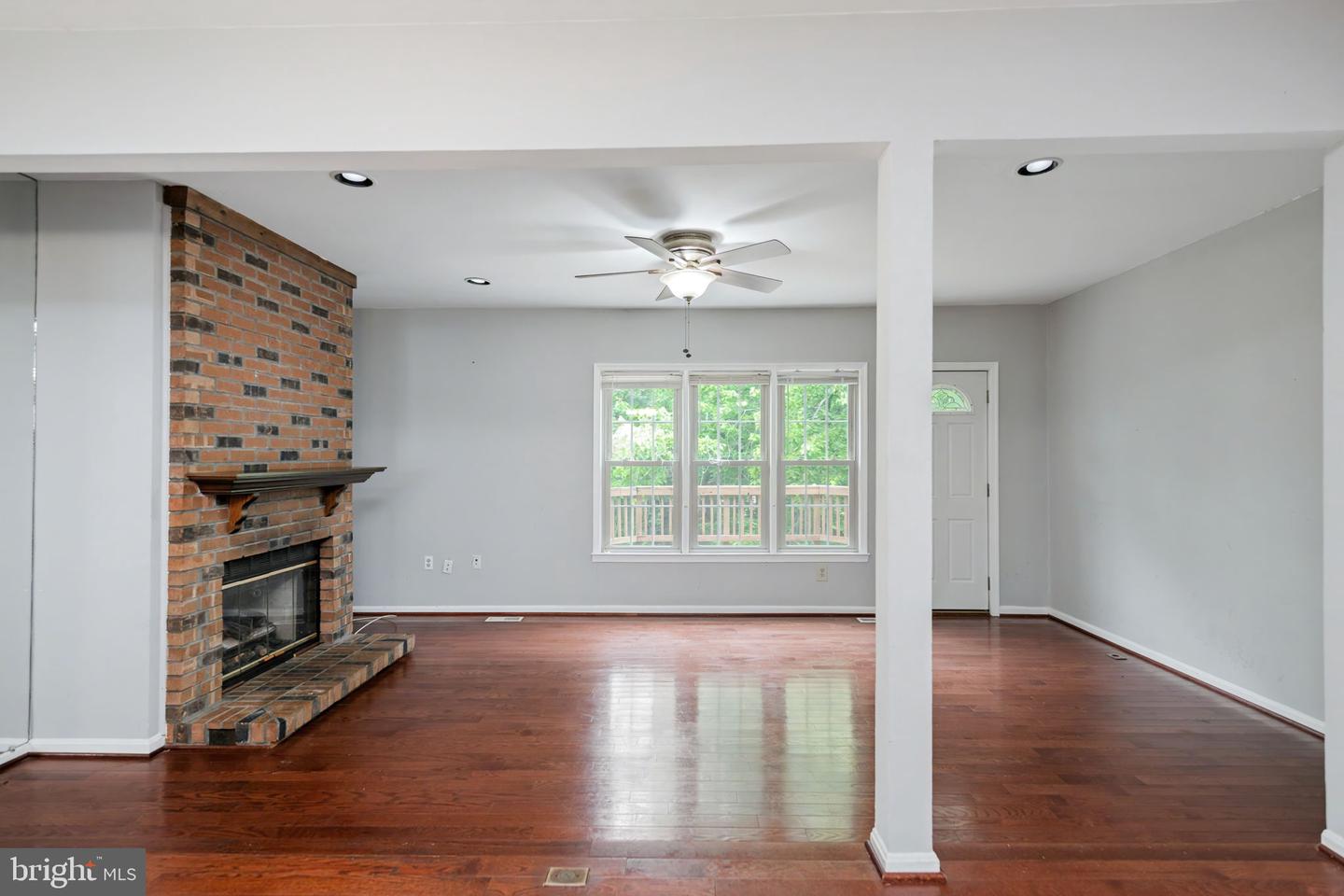 4749 Gainsborough Dr Property Photo 7