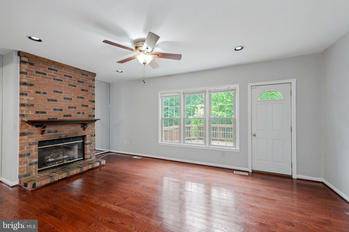 4749 Gainsborough Dr Property Photo 8