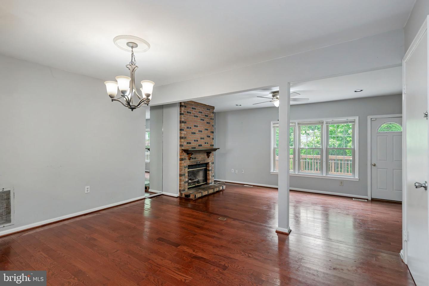 4749 Gainsborough Dr Property Photo 9