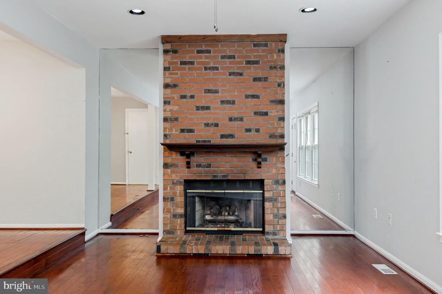4749 Gainsborough Dr Property Photo 10