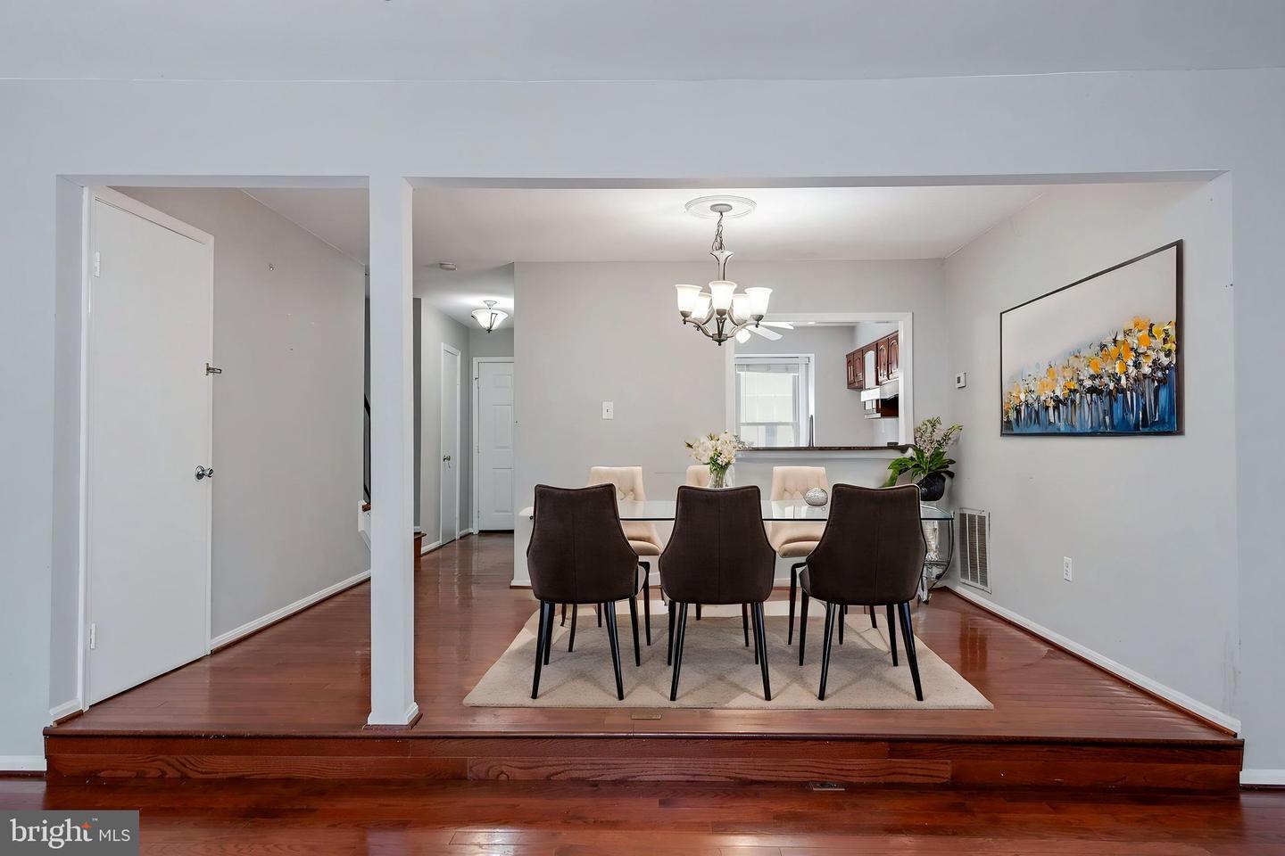 4749 Gainsborough Dr Property Photo 11