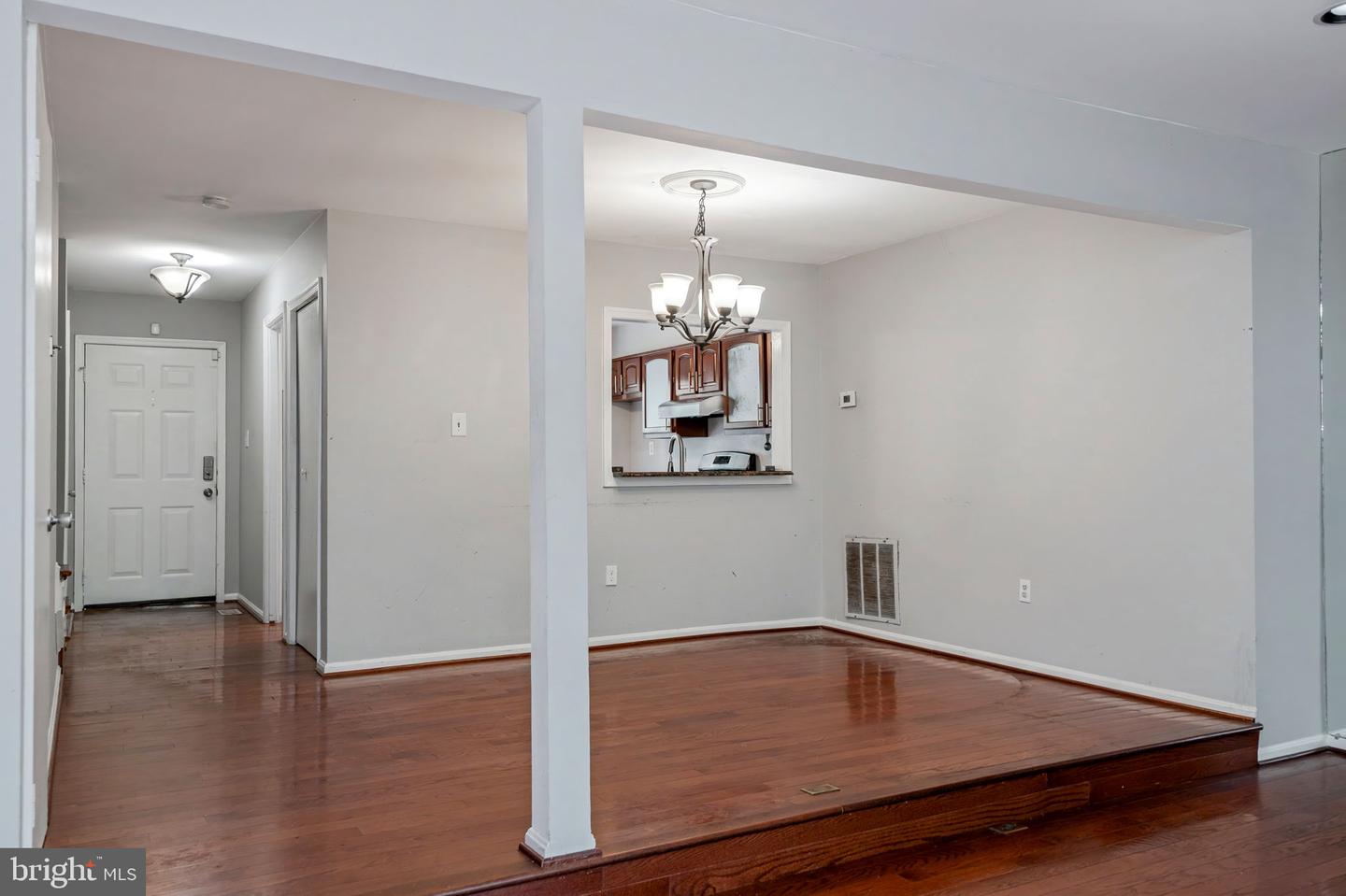 4749 Gainsborough Dr Property Photo 13