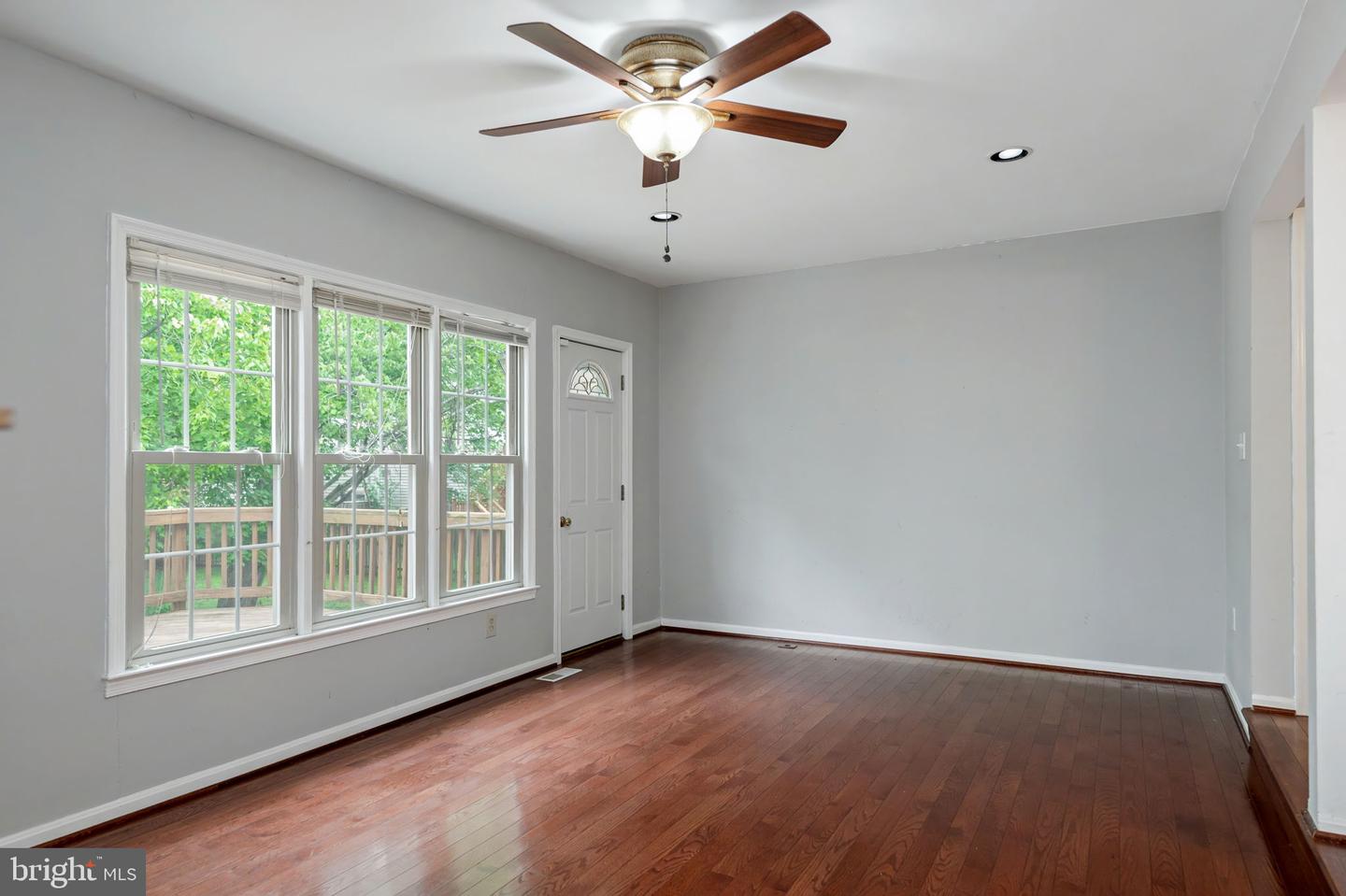 4749 Gainsborough Dr Property Photo 16