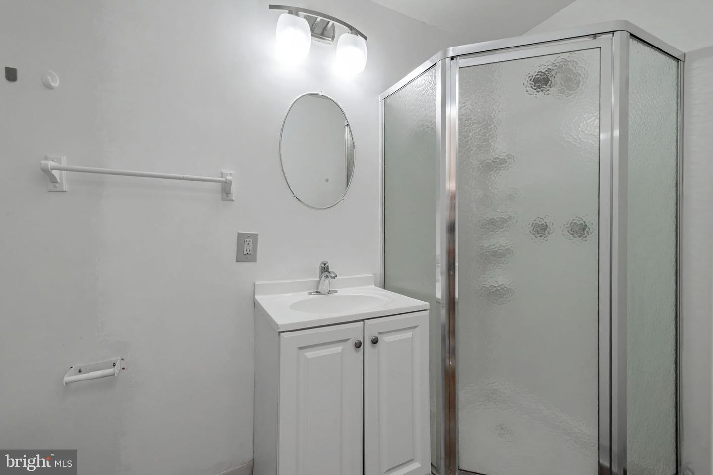 4749 Gainsborough Dr Property Photo 39