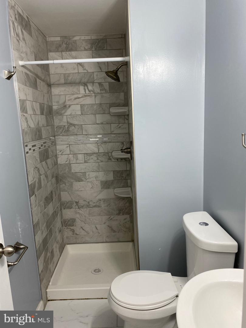 8122 Parkdale Ct Property Photo 12