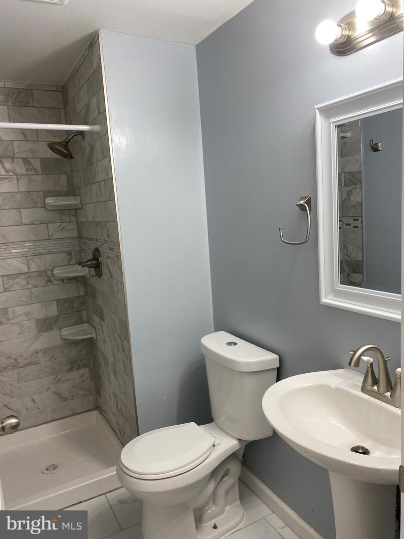 8122 Parkdale Ct Property Photo 13