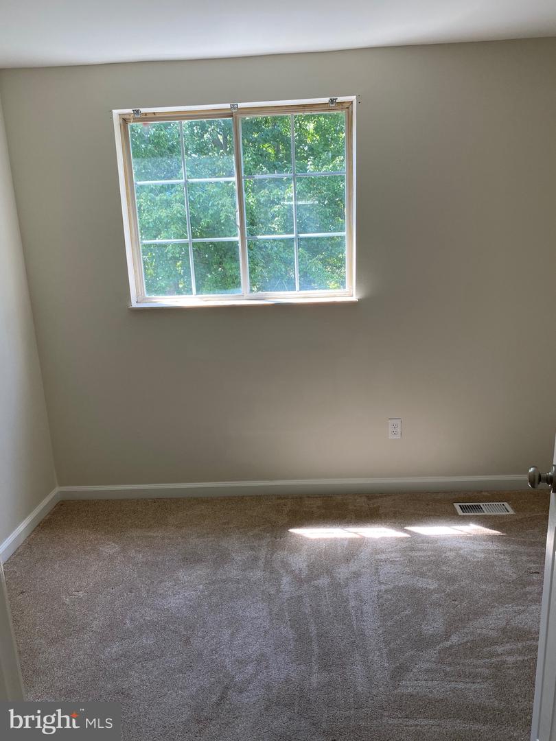 8122 Parkdale Ct Property Photo 14