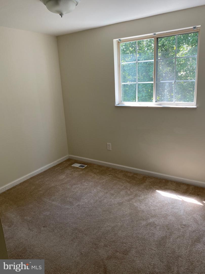 8122 Parkdale Ct Property Photo 15