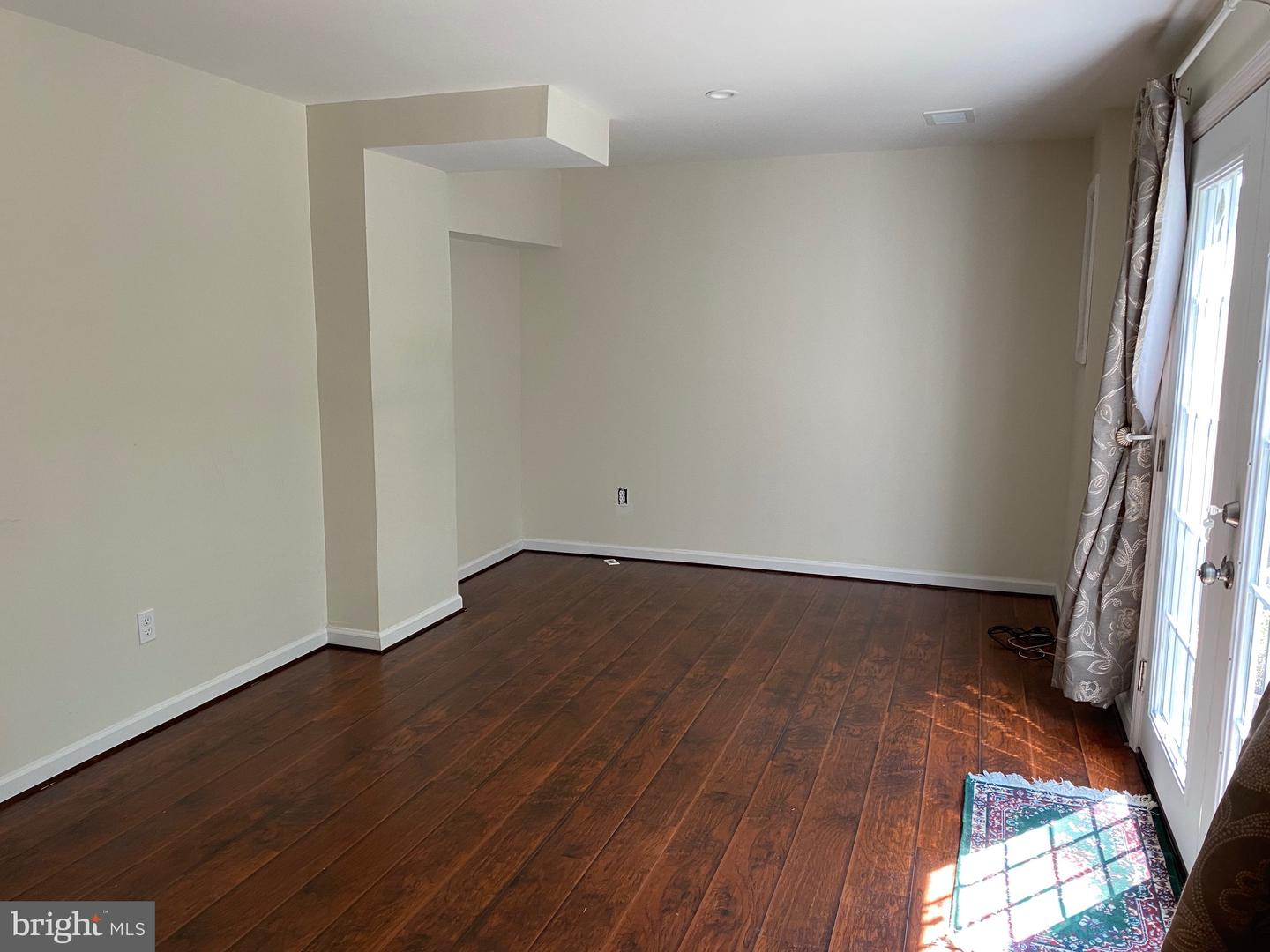 8122 Parkdale Ct Property Photo 18